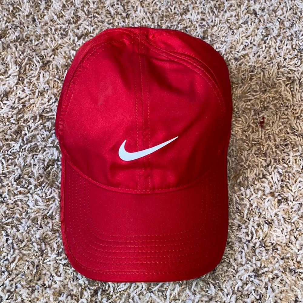 Nike featherlight hat